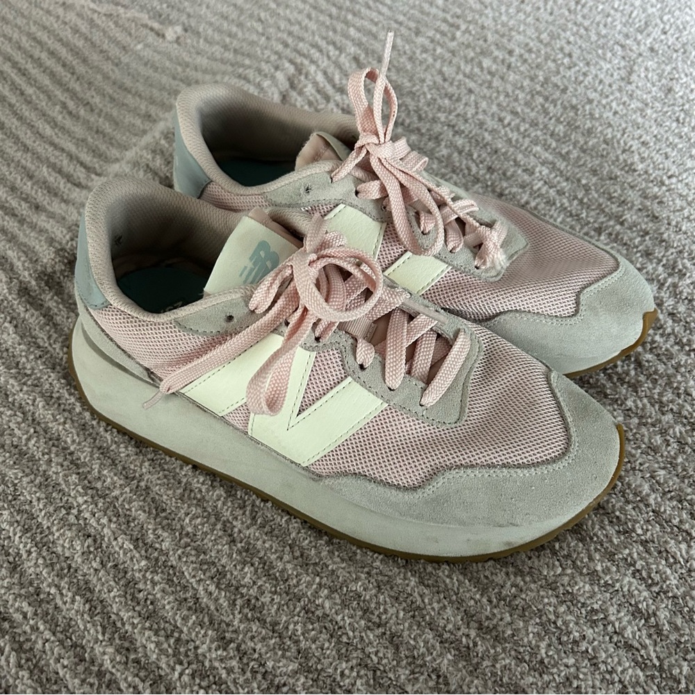New Balance Women's Sneakers in Pink and Gray
